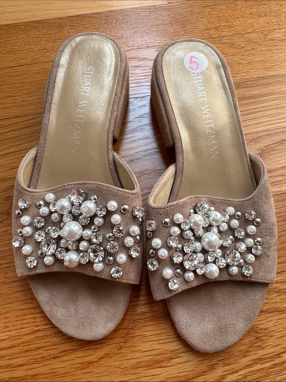 Stuart Weitzman Taupe Suede Pearl & Crystal Embellished Slide size 5 like new